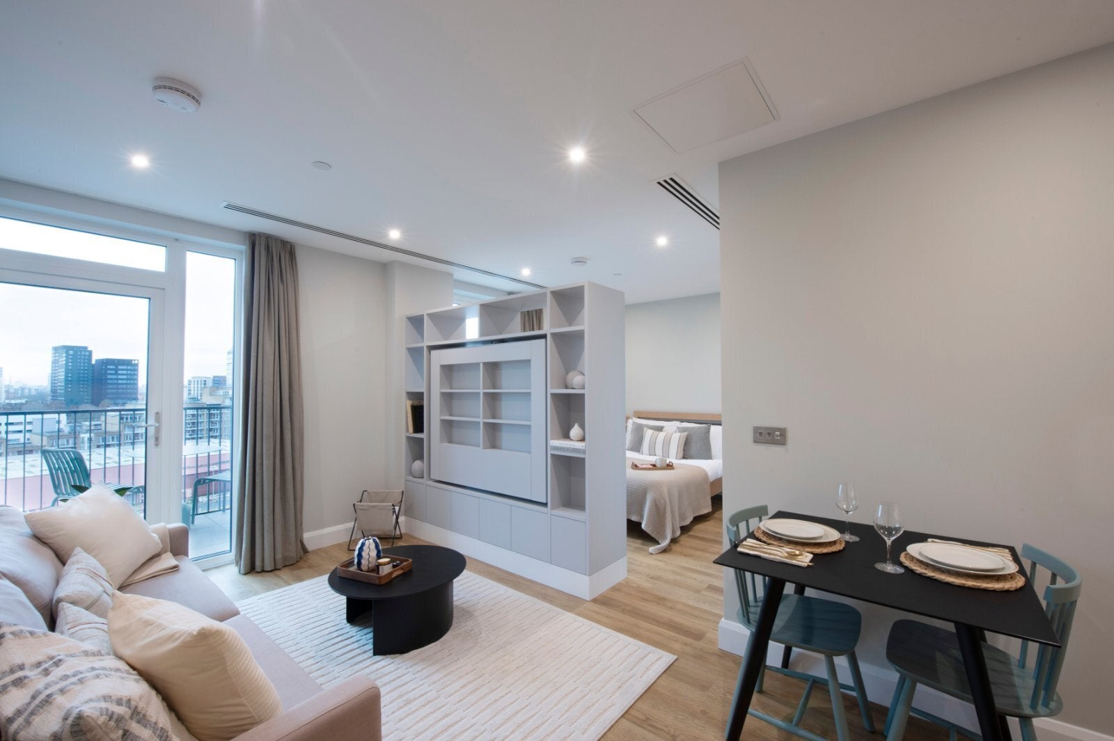 Flat Moat Street in Greater London