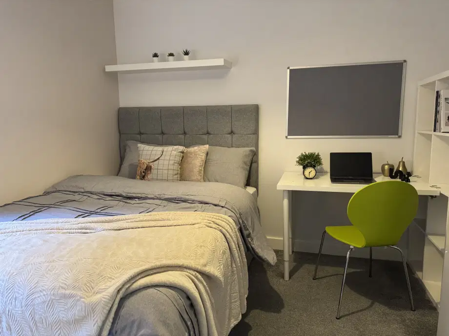 Room Neville Sadler Court in Broxtowe