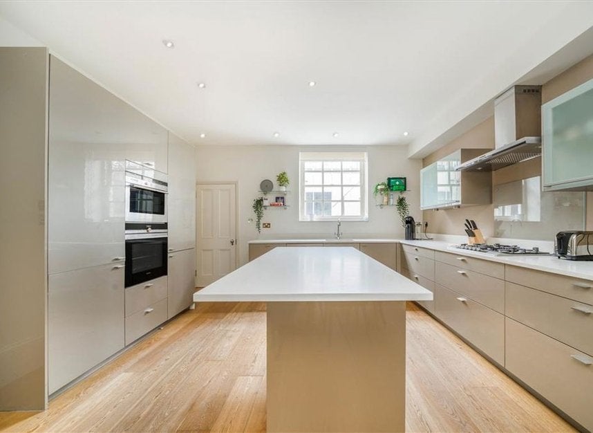House Harewood Avenue in City of Westminster