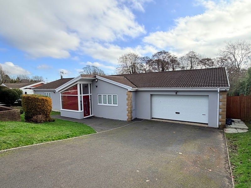 House Meadow Rise in Swansea