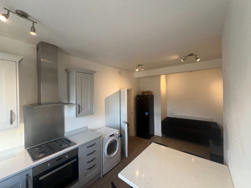 Flat Kingston Hill in Greater London