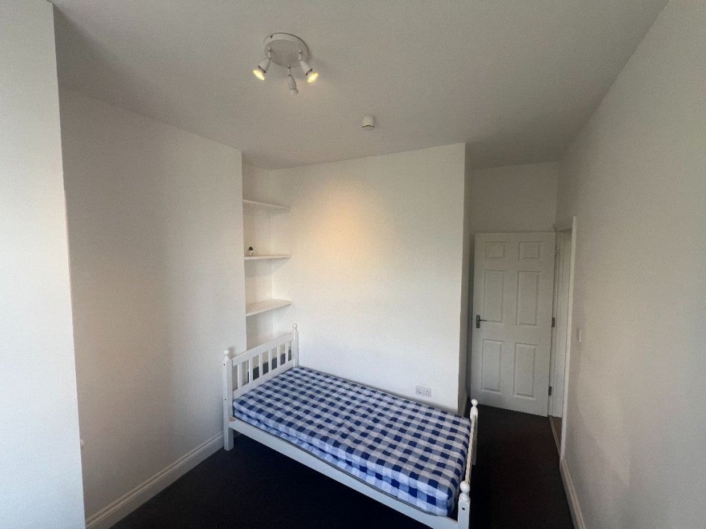 Flat Kingston Hill in Greater London