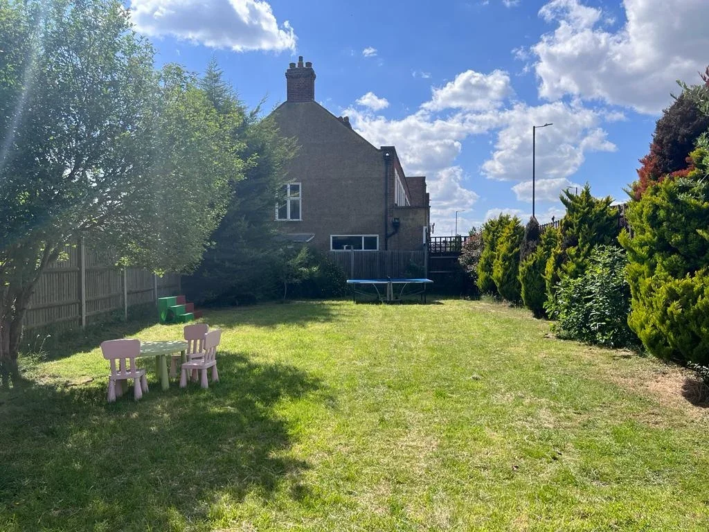 House Mossville Gardens in Greater London
