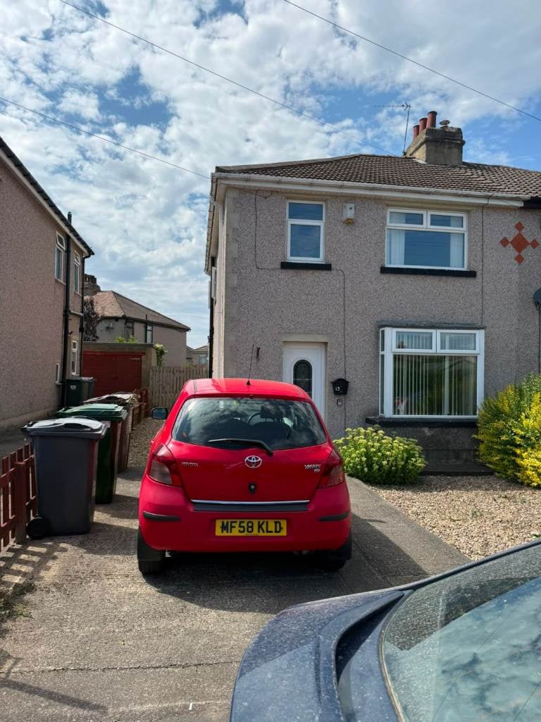 House Lodore Avenue in Bradford