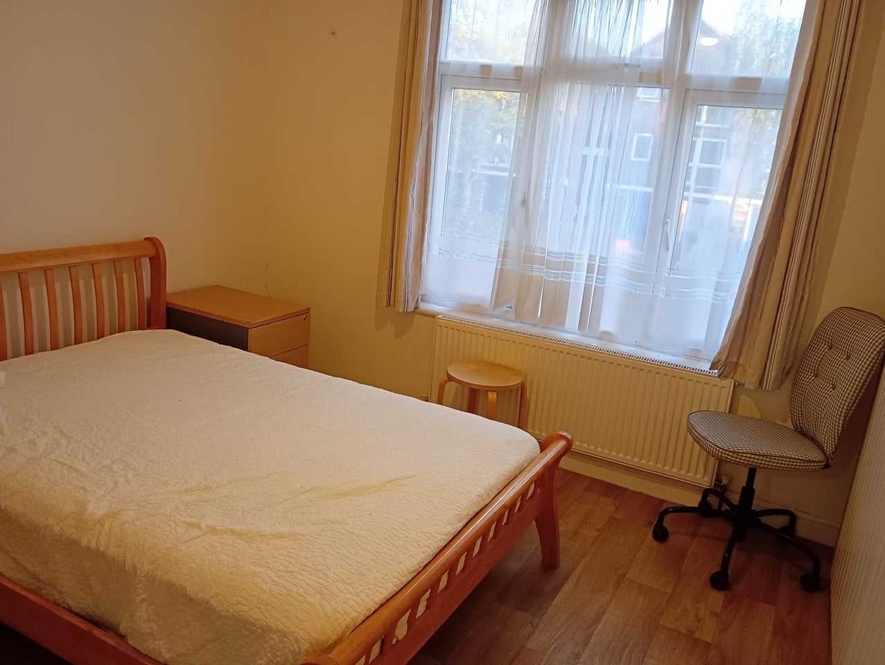 Room Whitehorse Lane in Greater London