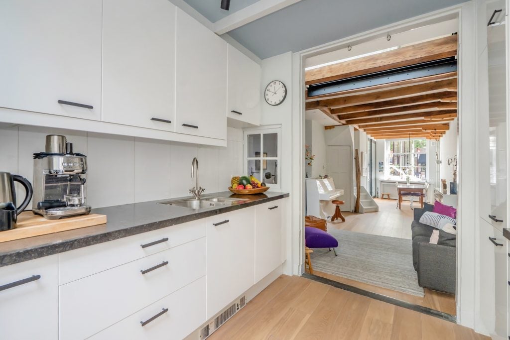 Tussenwoning te koop: Achterom 98, Delft