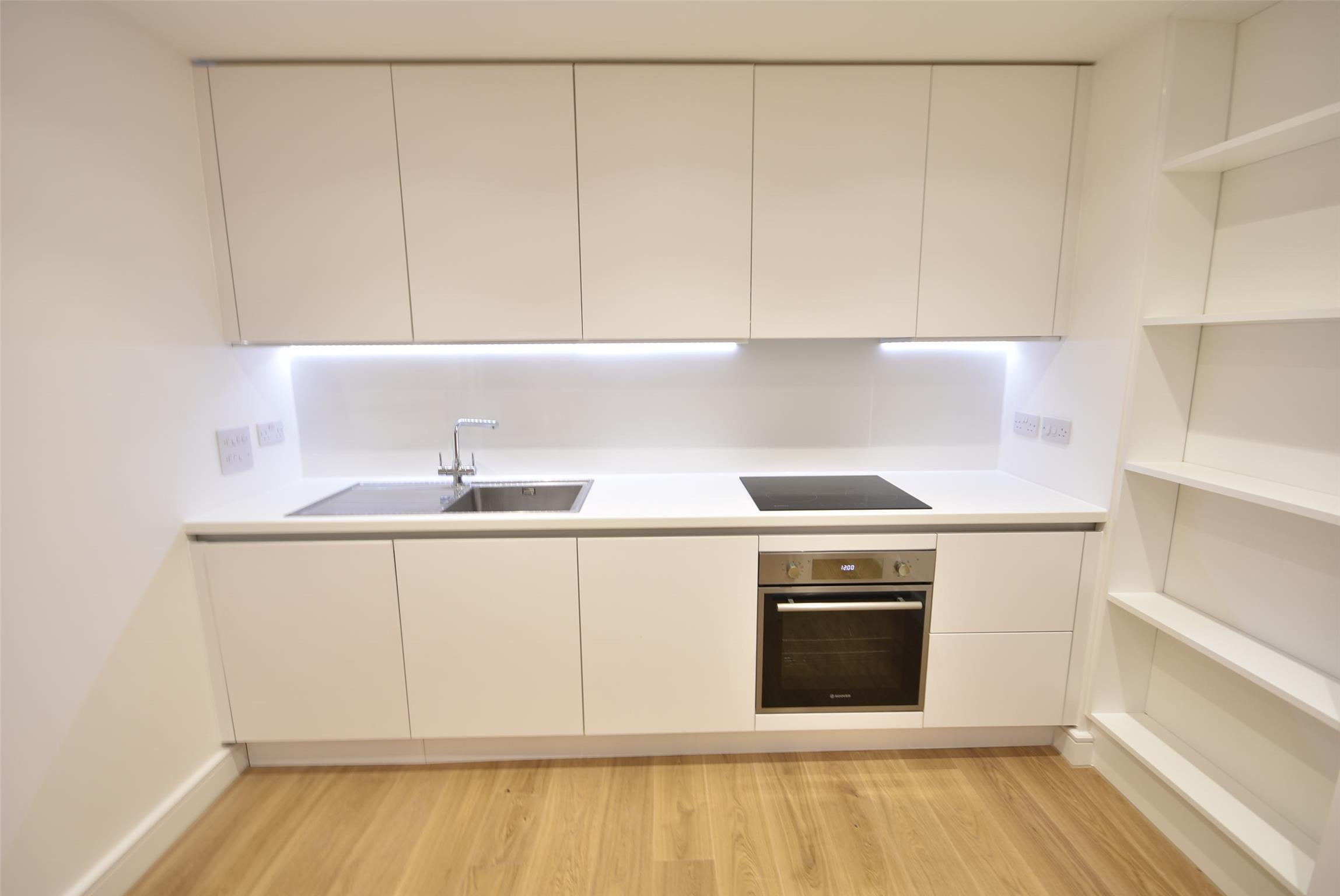 Flat Almond Walk in Bristol