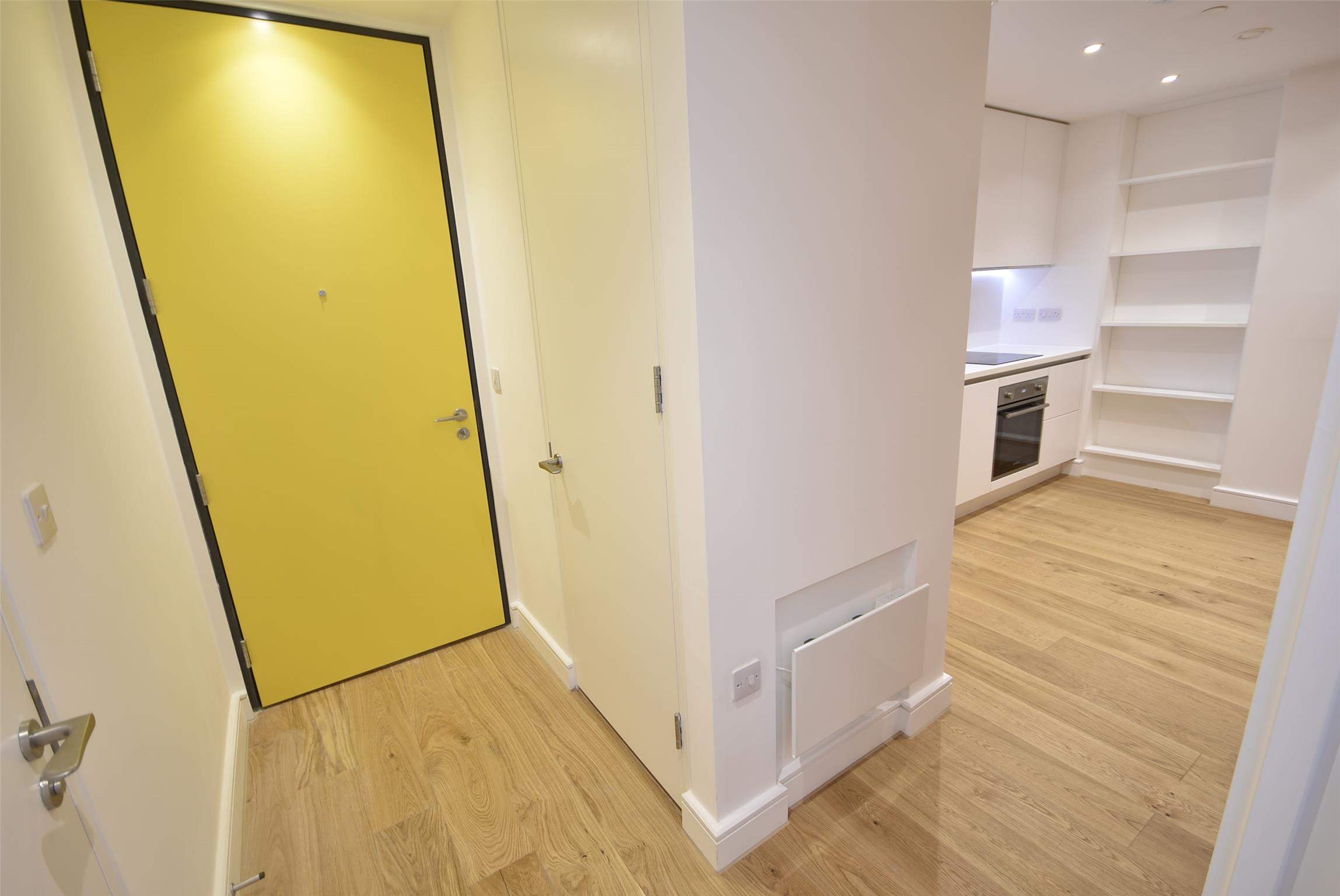 Flat Almond Walk in Bristol