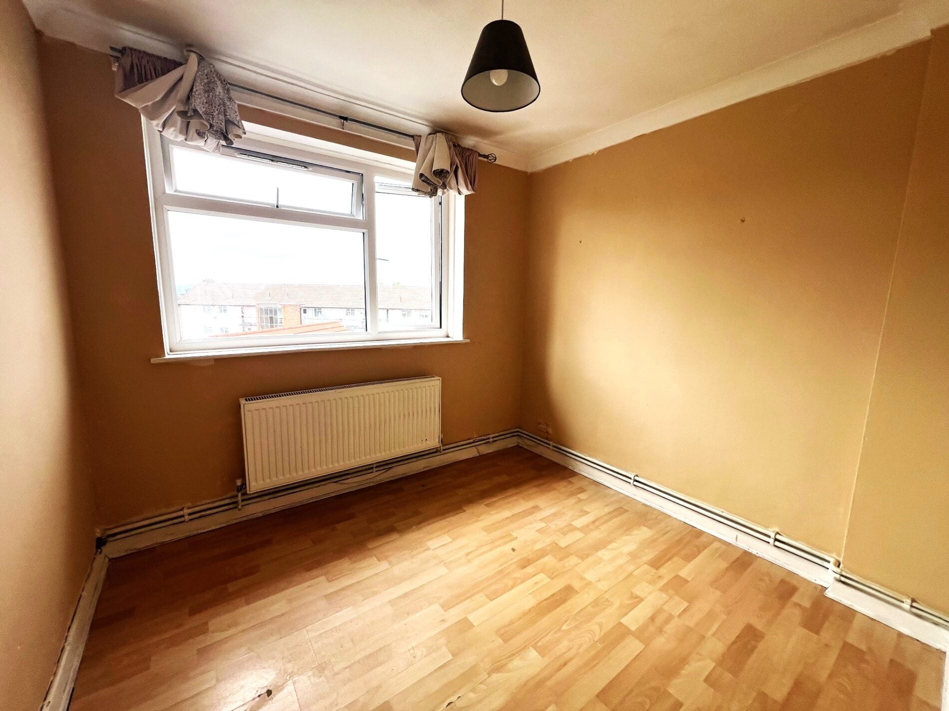 Flat Chichester Court in Greater London