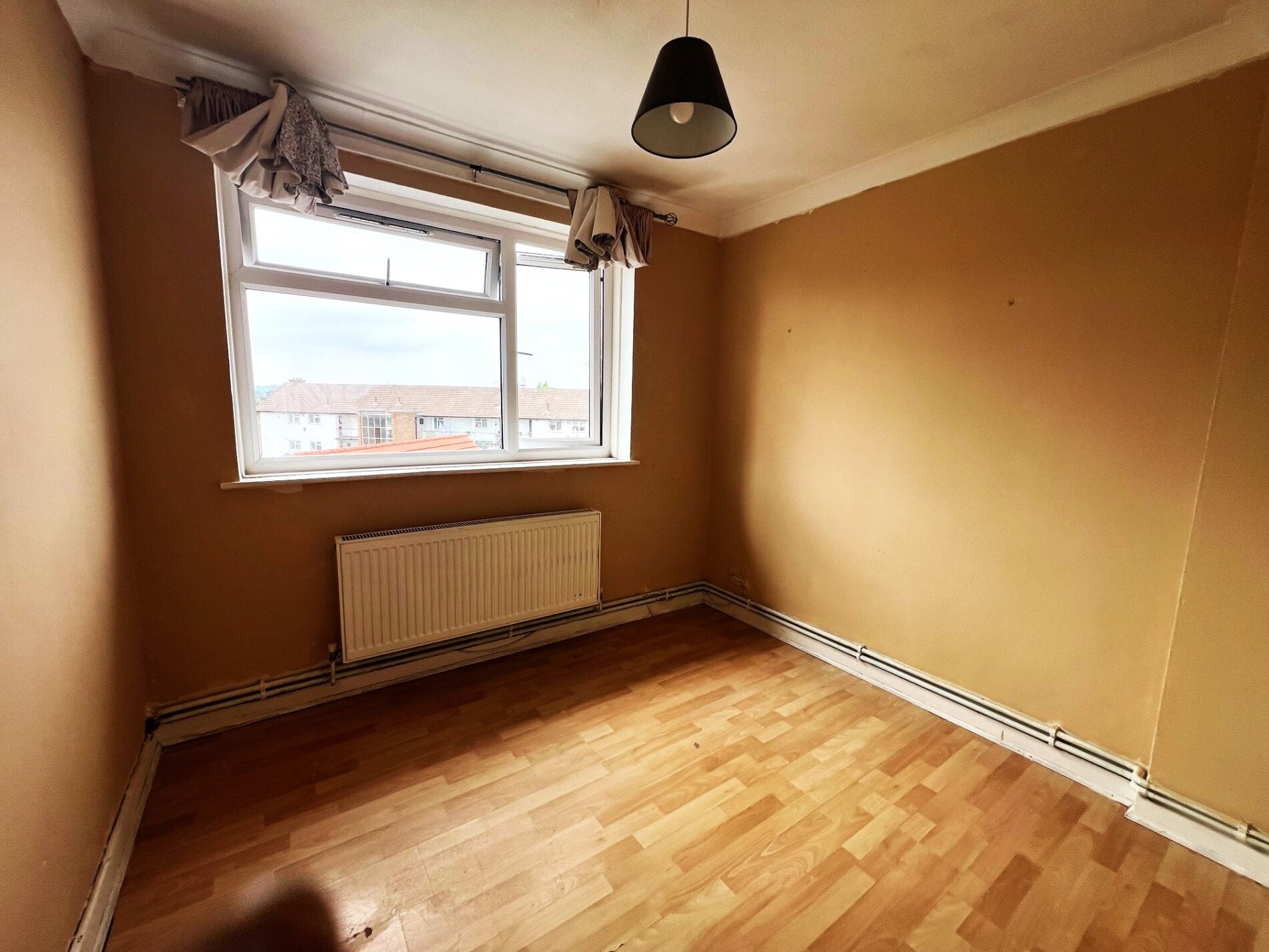 Flat Chichester Court in Greater London