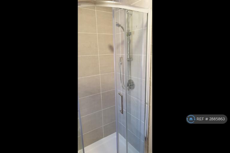 Room Harborough Road in Southampton