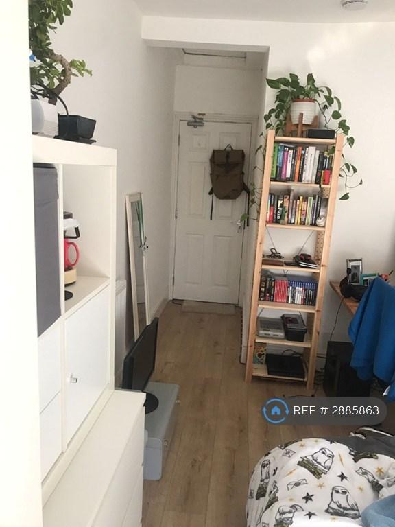 Room Harborough Road in Southampton