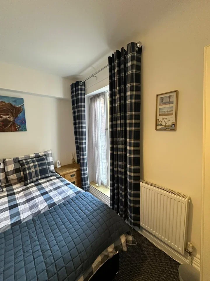 Room County Road in Swindon