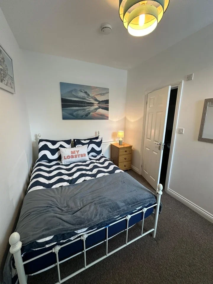 Room County Road in Swindon