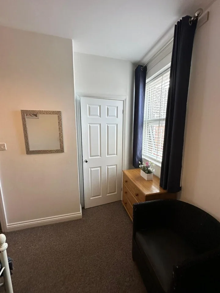 Room County Road in Swindon