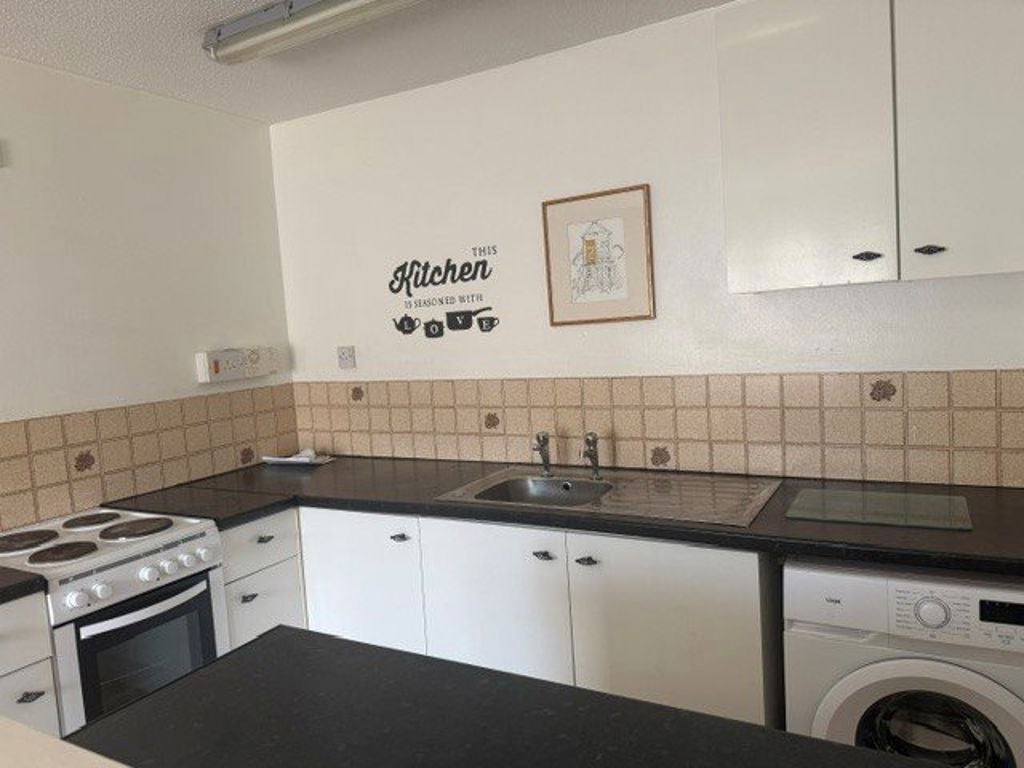 Flat Dawes Close in Coventry