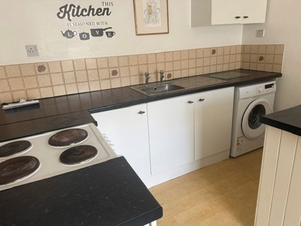 Flat Dawes Close in Coventry