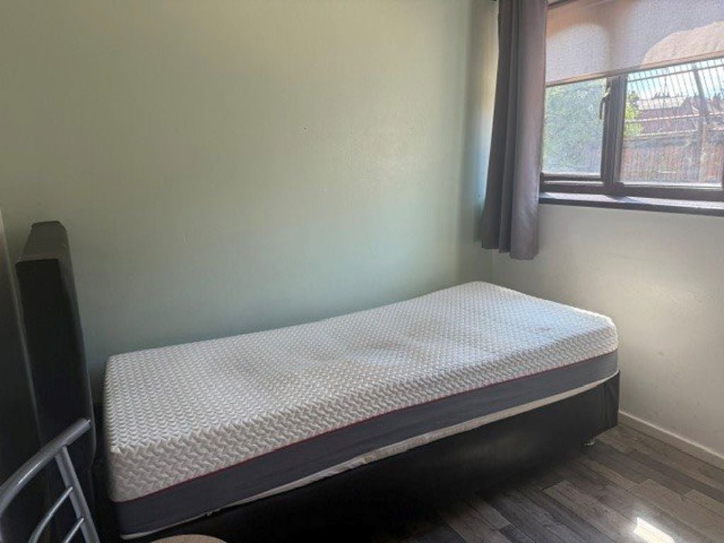 Flat Dawes Close in Coventry