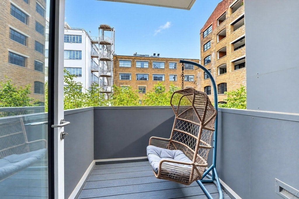 Flat New Tannery Way in Greater London
