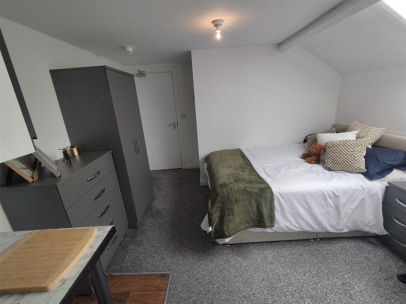 Room St John Street in Mansfield Woodhouse