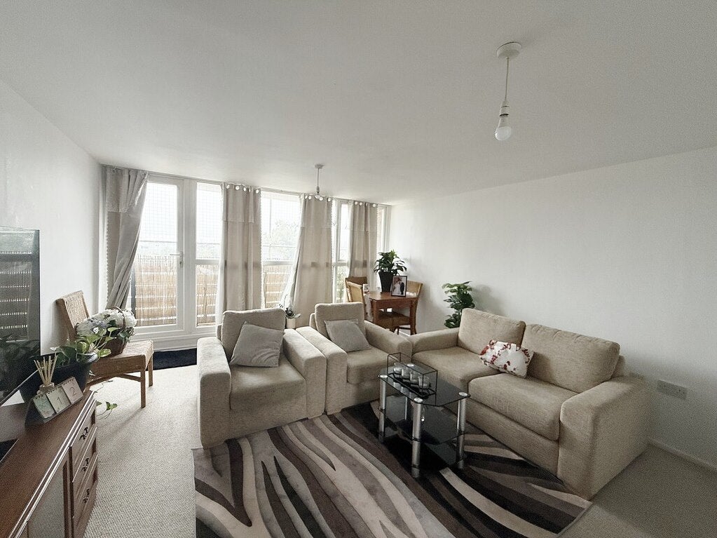 Flat Wendover Road in Havant