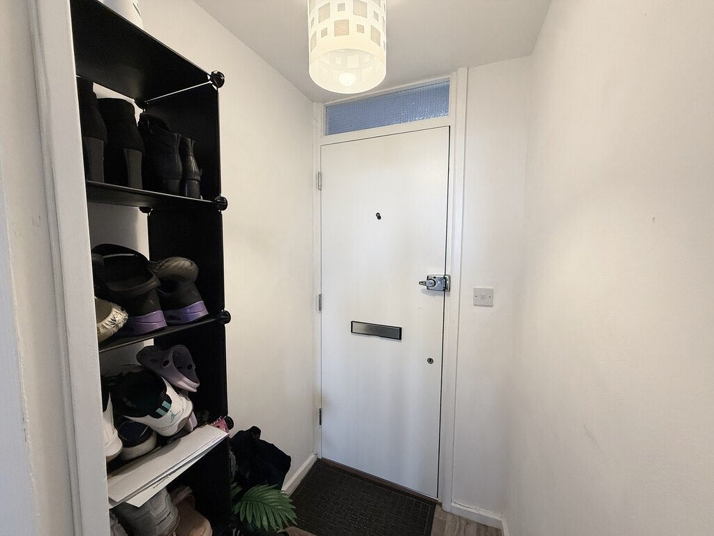 Flat Wendover Road in Havant