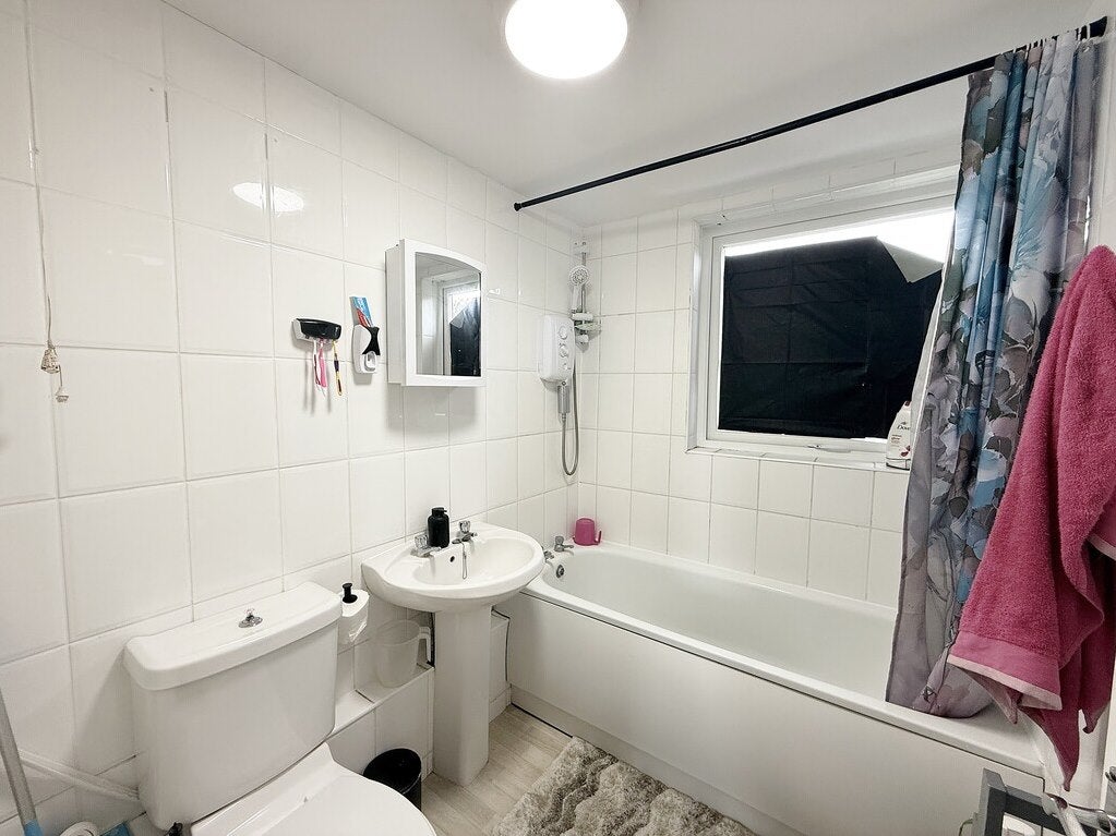 Flat Wendover Road in Havant