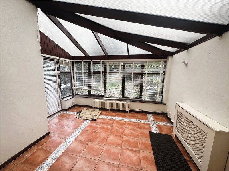 House Aldwick Road in Greater London