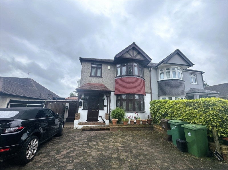 House Aldwick Road in Greater London