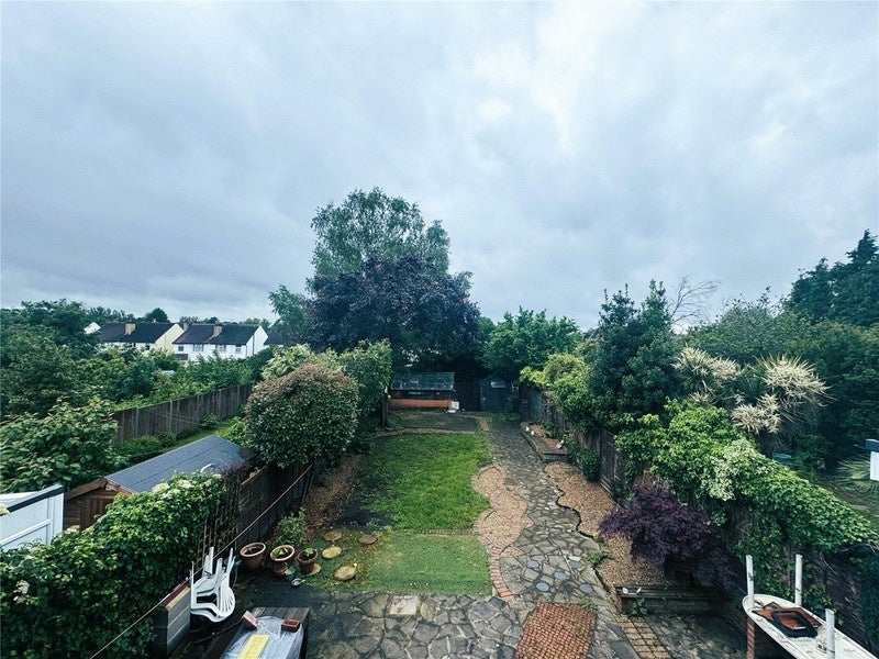 House Aldwick Road in Greater London