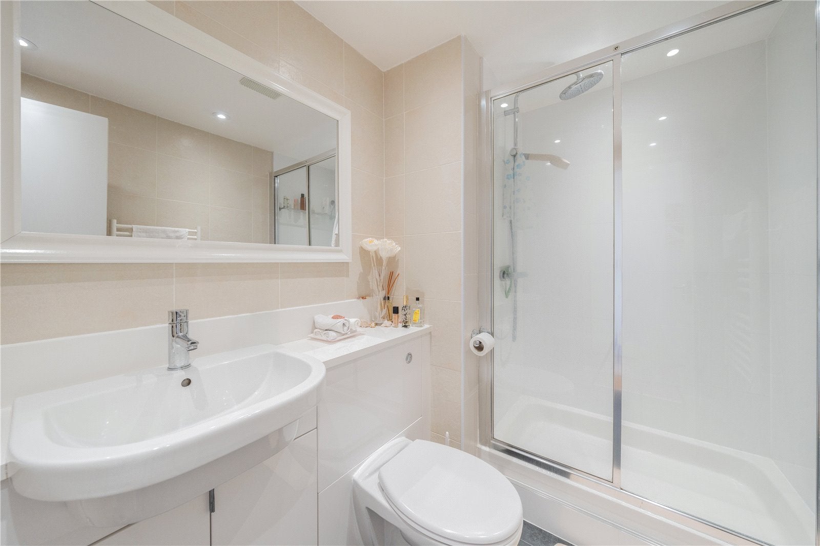 Flat Chepstow Place in City of Westminster