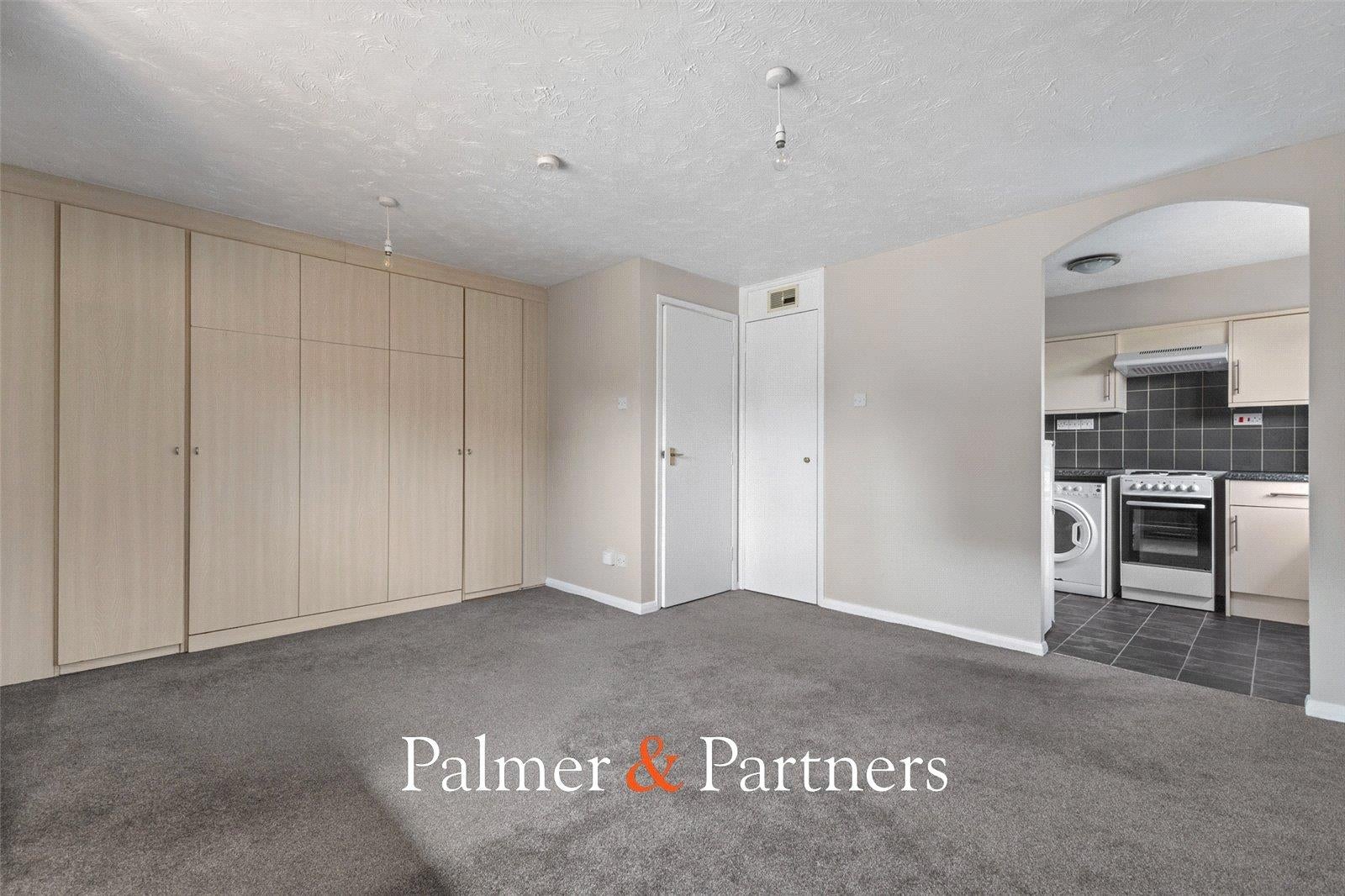 Flat Hunting Gate in Colchester