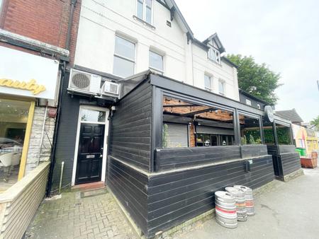Flat Wilbraham Road in Manchester