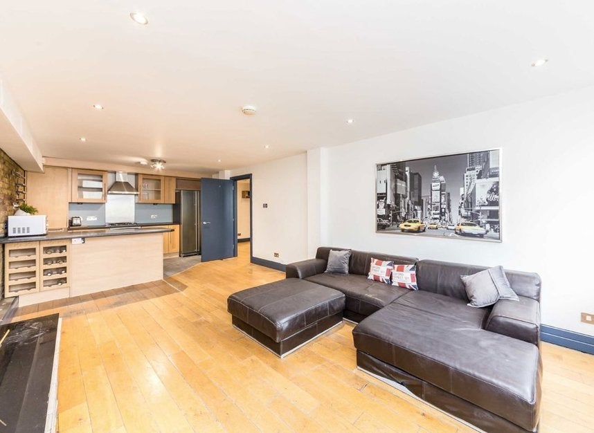 Flat Commercial Street in Greater London