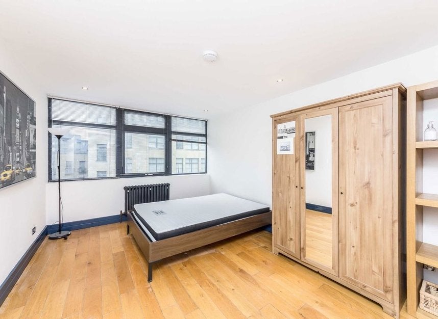 Flat Commercial Street in Greater London