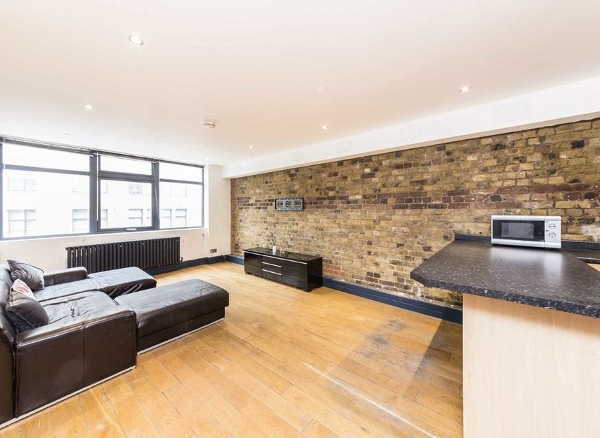 Flat Commercial Street in Greater London