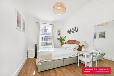 Flat Abbeville Road in Greater London