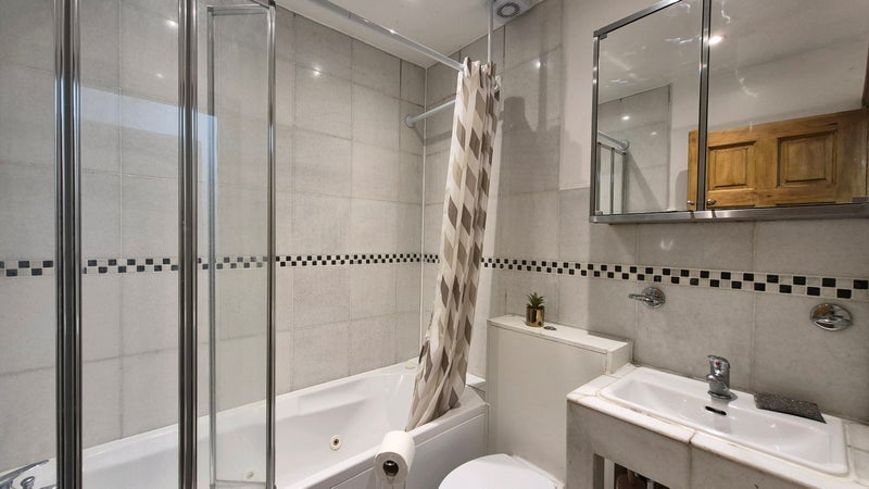 Room Cockspur Court in City of Westminster