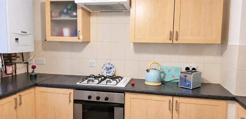Room Deeley Road in Greater London