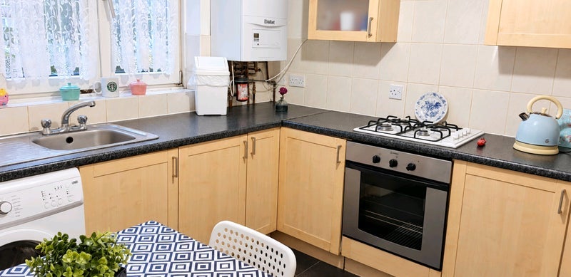 Room Deeley Road in Greater London