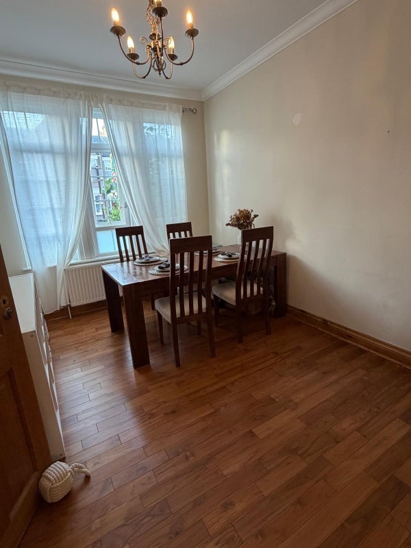 Room Vant Road in Greater London