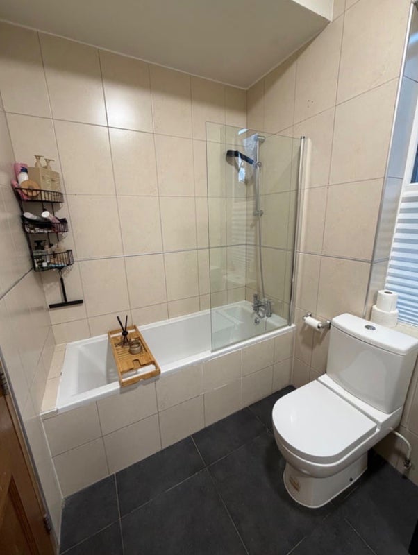 Room Vant Road in Greater London