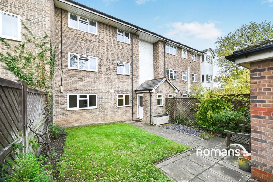 Flat St Andrews in Bracknell