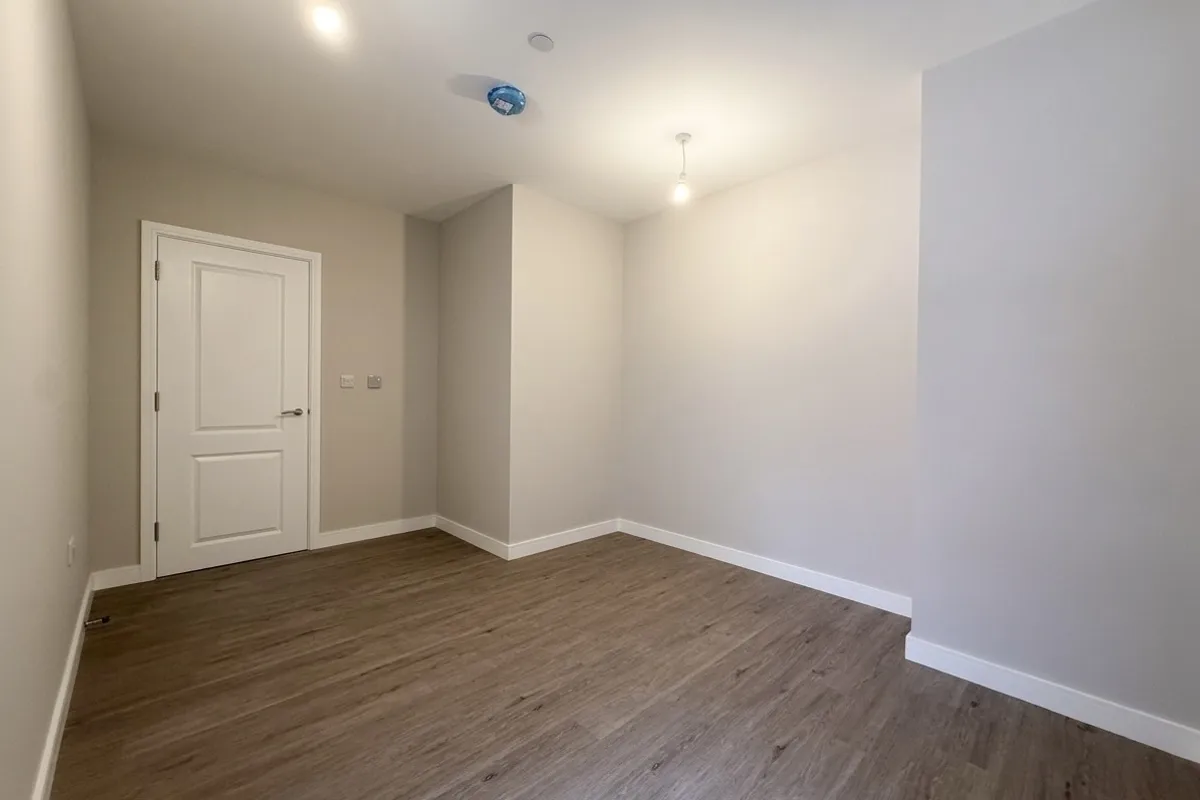 Flat Sutton Court Road in Greater London