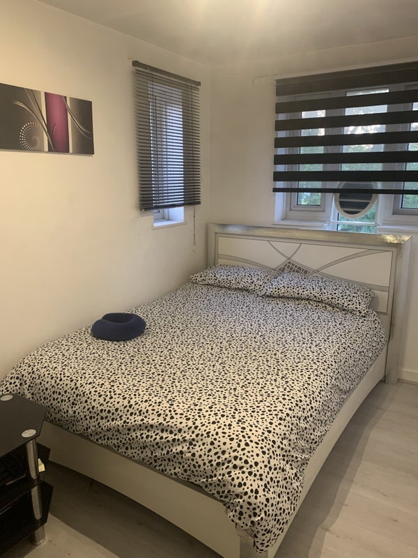 Room Larch Close in Greater London