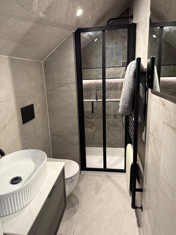 Room Kingsmead Road in Greater London
