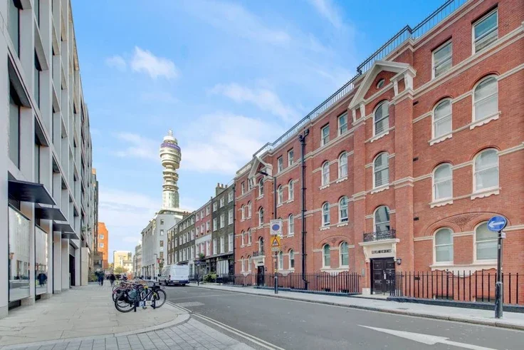 Flat Cleveland Street in Greater London
