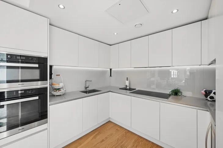 Flat Chiswick High Road in Greater London