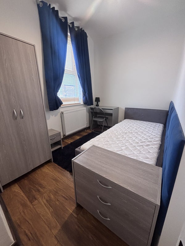 Room Duffield Road in Salford