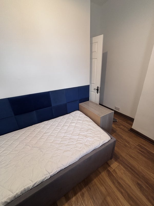 Room Duffield Road in Salford